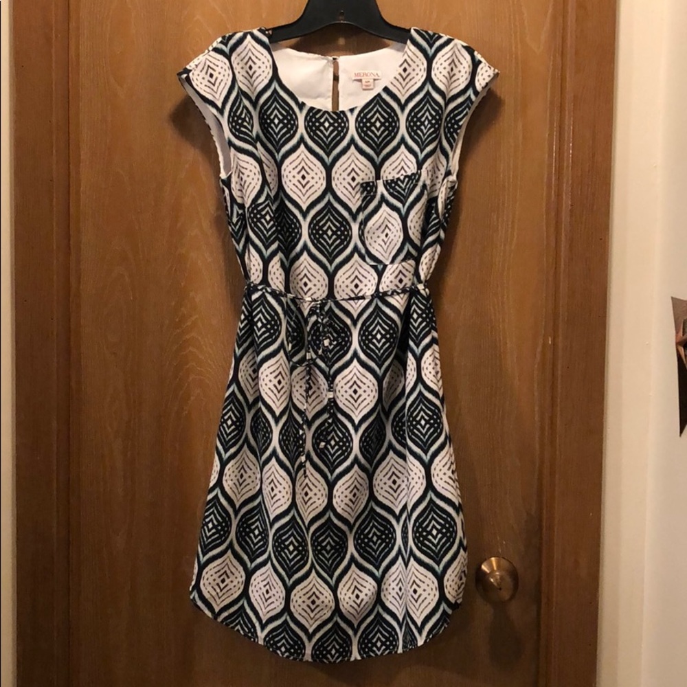 Shift dress with tie
